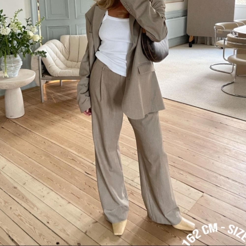 Djerf Avenue Favorite Pants in Oat 🧸
